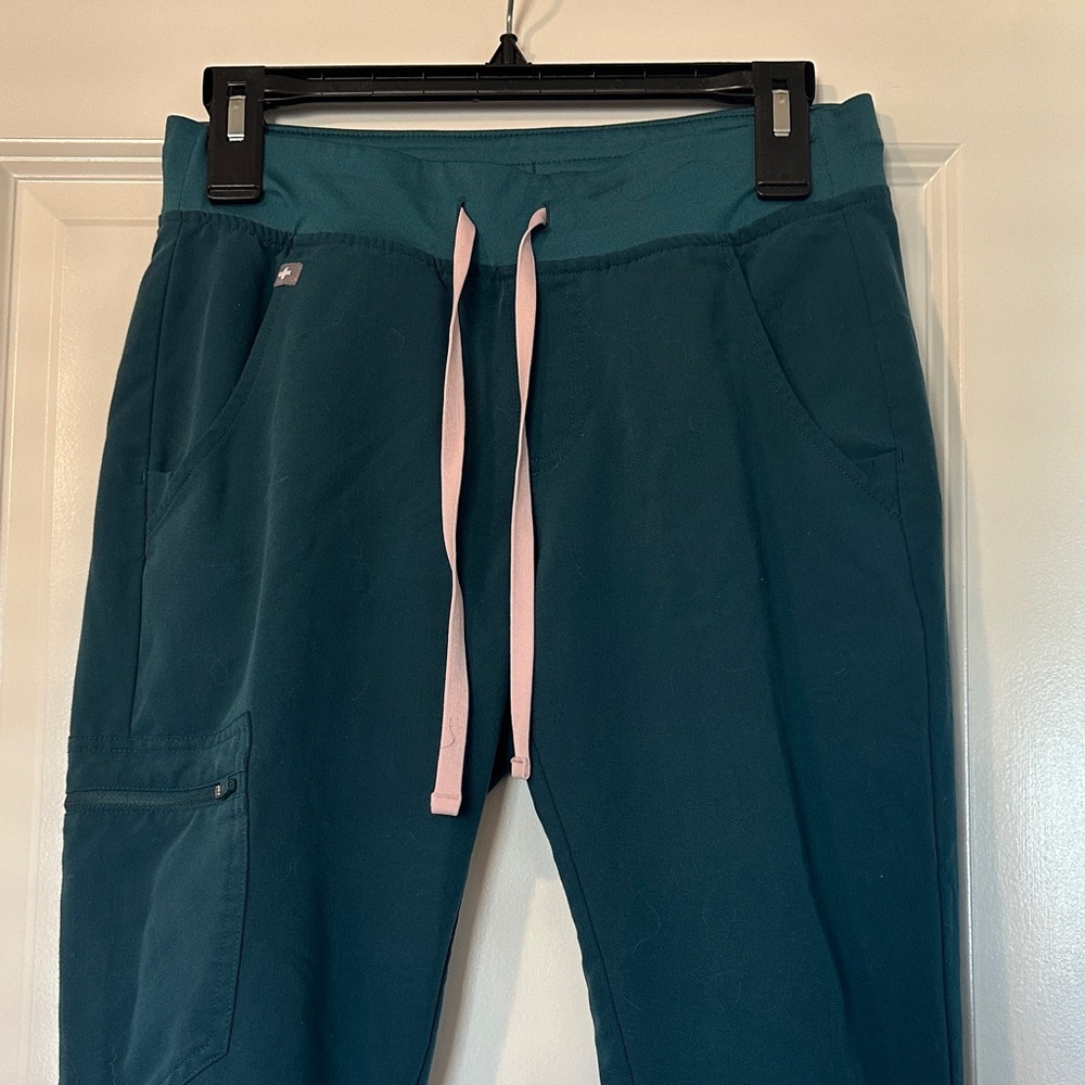 women's Caribbean Blue Zamora Petite Jogger Scrub Pants - XS Petite Pacific Blue